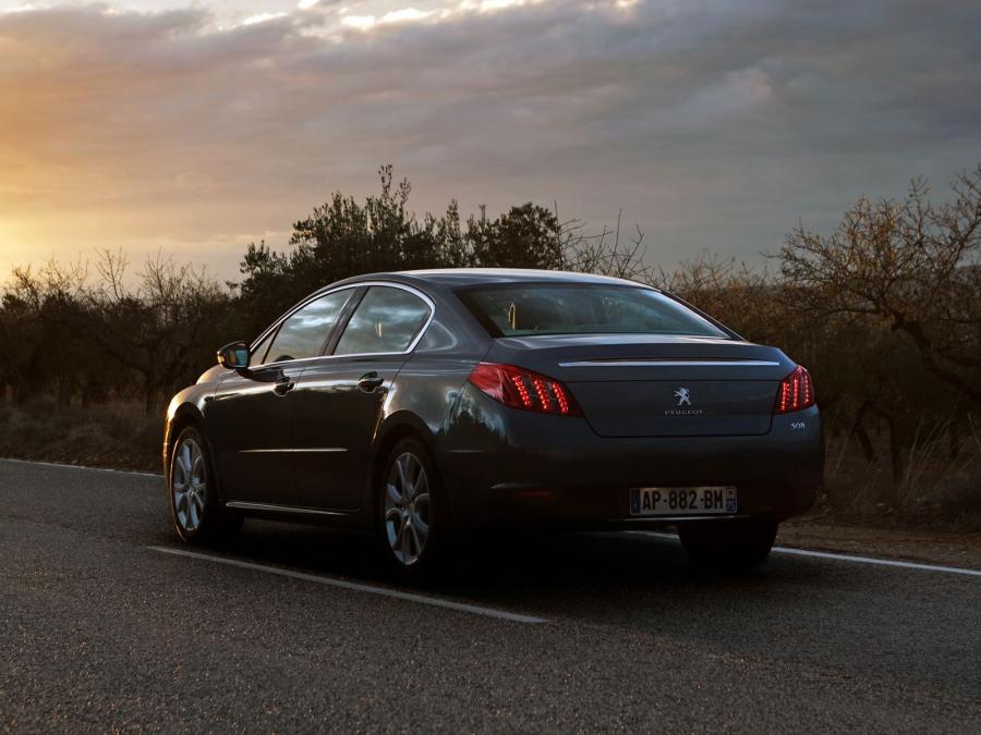  Peugeot 508 2010 года  (фото 34 из 47)